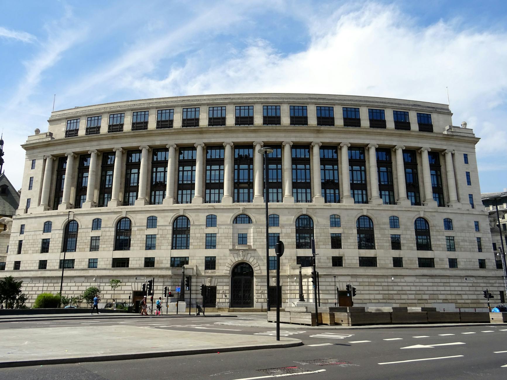 photography of gray concrete building
